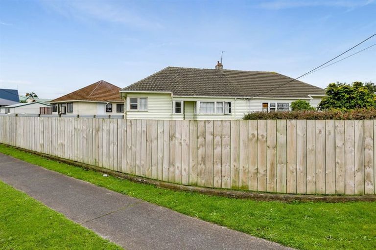 Photo of property in 210 South Road, Hawera, 4610