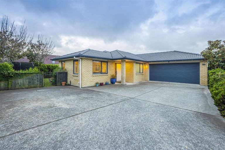 Photo of property in 106b Simpson Road, Henderson Valley, Auckland, 0614