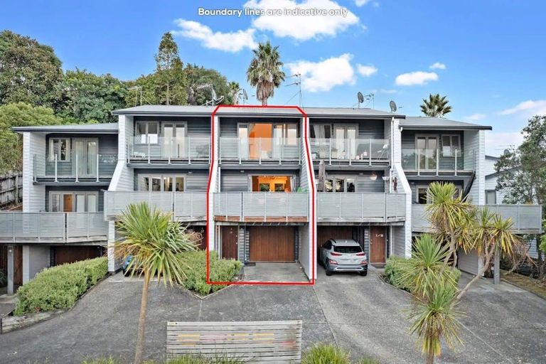 Photo of property in 3/17 Pannill Place, Oteha, Auckland, 0632