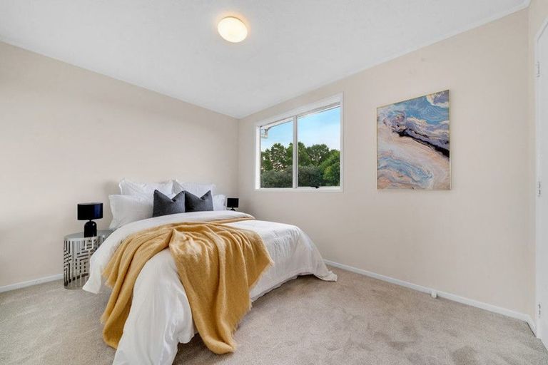 Photo of property in 54 Pukeroa Place, Papakura, 2110