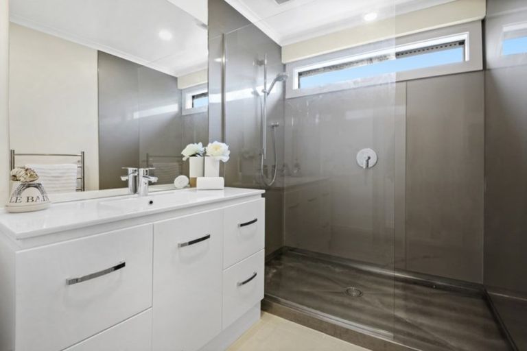 Photo of property in 1/7 Pinero Place, Bucklands Beach, Auckland, 2014