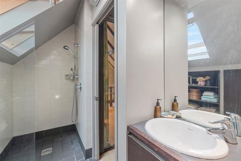 Photo of property in 22 Glade Place, Birkenhead, Auckland, 0626