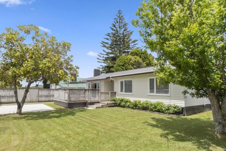 Photo of property in 1 Waipani Road, Te Atatu Peninsula, Auckland, 0610