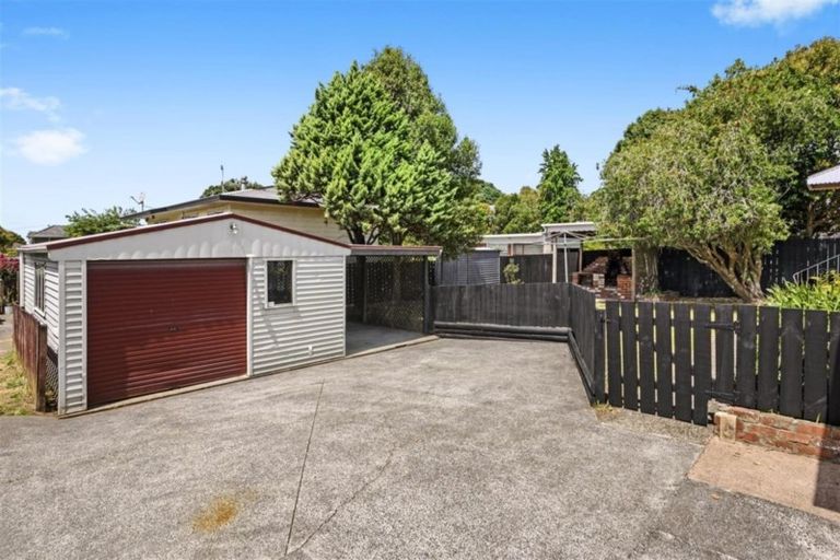 Photo of property in 1/23 Woodward Avenue, Mangere Bridge, Auckland, 2022