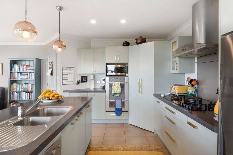 Photo of property in 107 Ruapehu Drive, Fitzherbert, Palmerston North, 4410