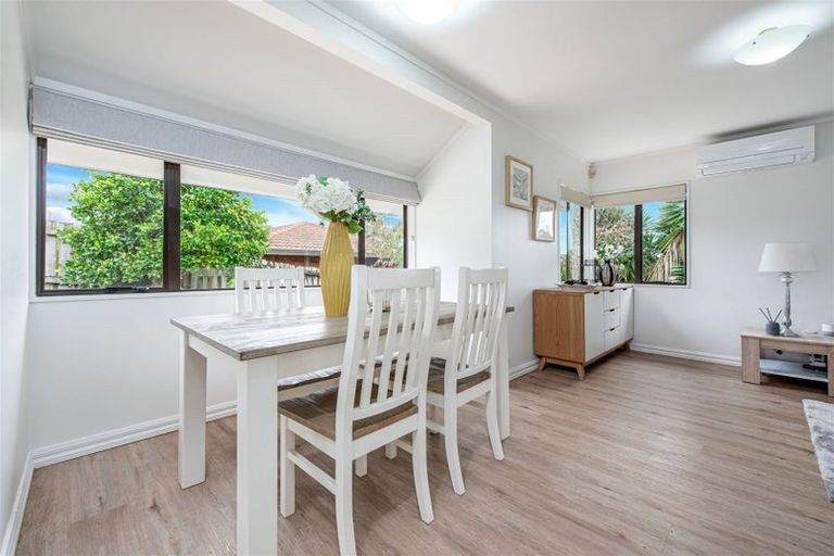 Photo of property in 64 Birdwood Road, Swanson, Auckland, 0612