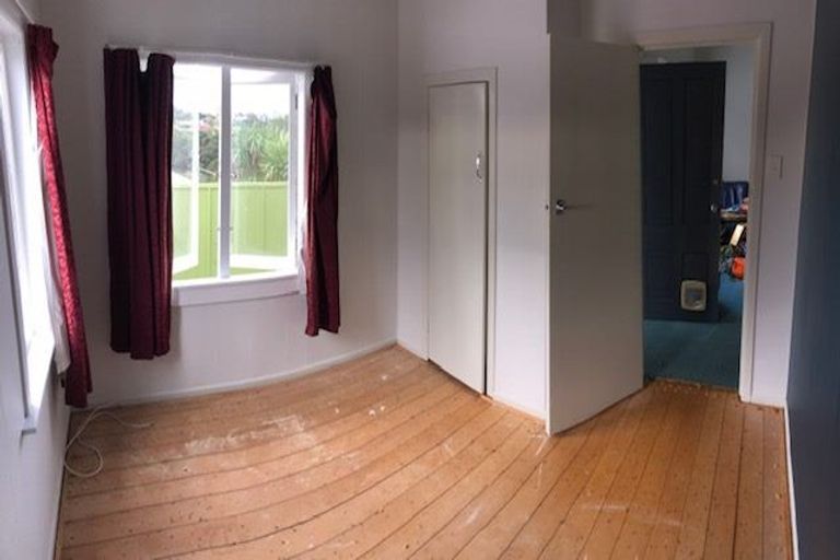 Photo of property in 51 Onewa Road, Northcote, Auckland, 0627