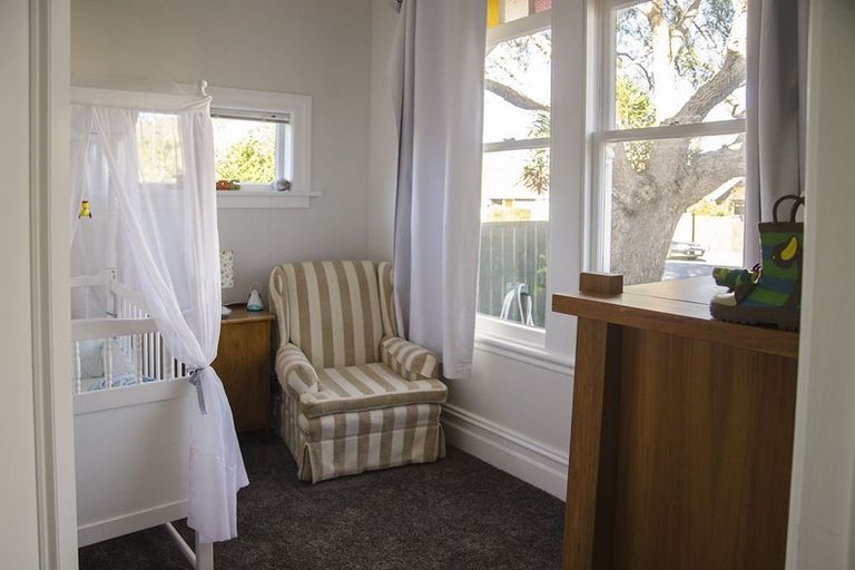 Photo of property in 17 Nikau Grove, Woburn, Lower Hutt, 5010