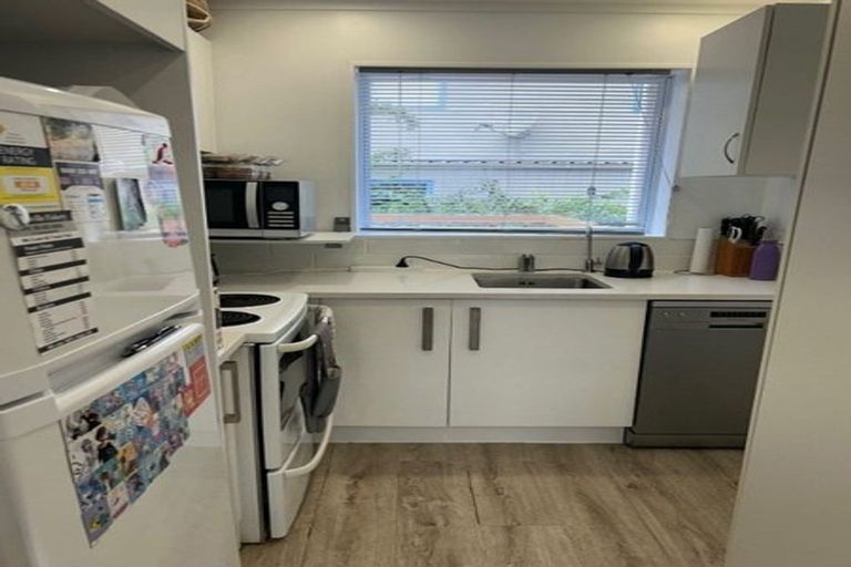 Photo of property in 33a Springs Road, Parakai, 0830
