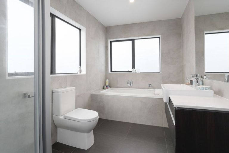 Photo of property in 21 Kukuwai Avenue, Red Beach, 0932