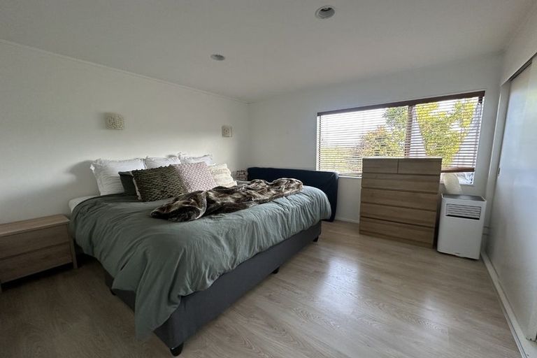 Photo of property in 1/41 Radiata Lane, Chatswood, Auckland, 0626