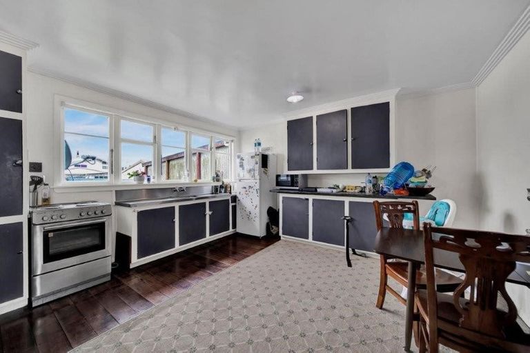 Photo of property in 13 Douglas Street, Hawera, 4610