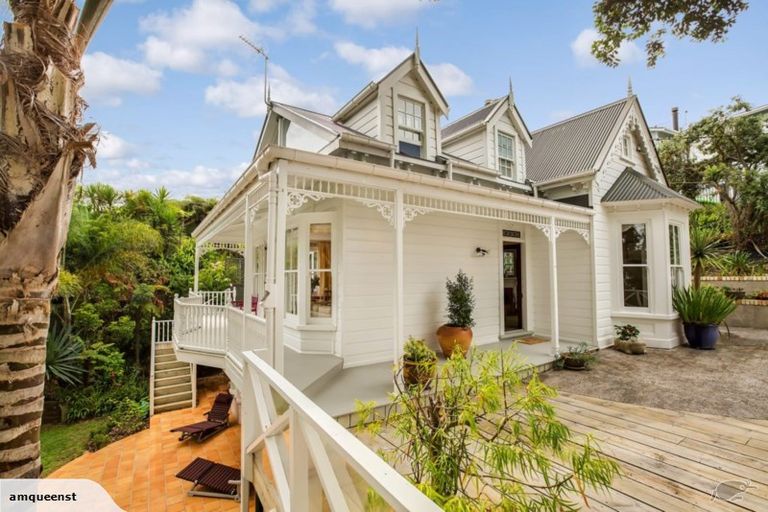 Photo of property in 36 Queen Street, Northcote Point, Auckland, 0627
