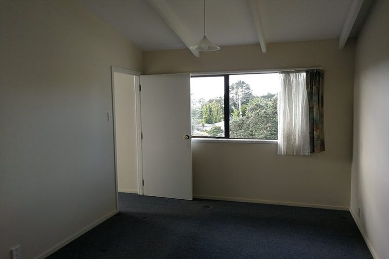 Photo of property in 43 Sunnyside Road, Sunnyvale, Auckland, 0612