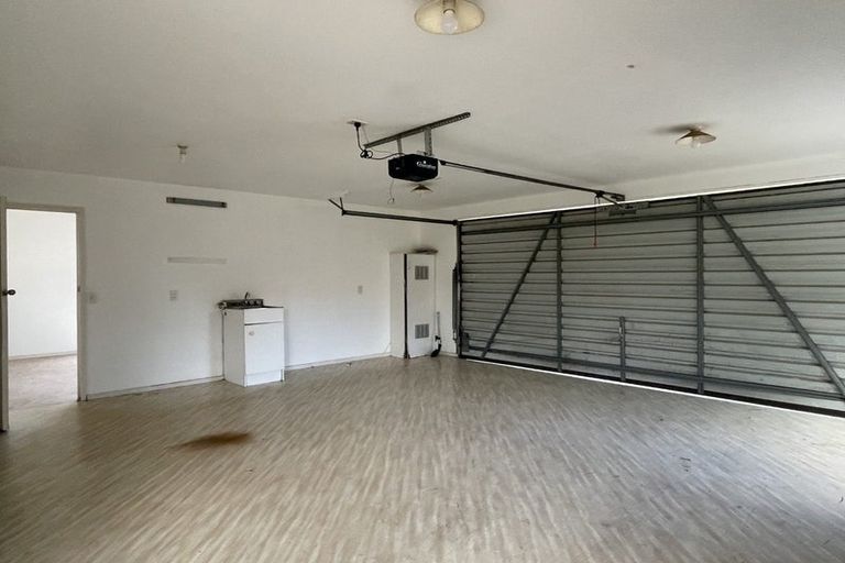 Photo of property in 4 Heversham Place, Glendene, Auckland, 0602