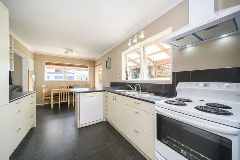 Photo of property in 19 Abraham Crescent, Milson, Palmerston North, 4414