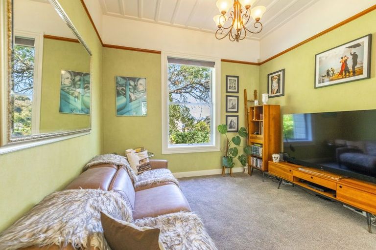 Photo of property in 27 Main Street, Hospital Hill, Napier, 4110