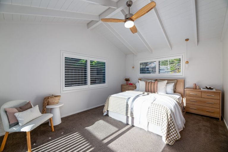 Photo of property in 22 Woodfern Crescent, Titirangi, Auckland, 0604