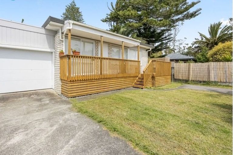 Photo of property in 33a Springs Road, Parakai, 0830