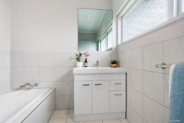 Photo of property in 6 Lakeside Drive, Pahurehure, Papakura, 2113