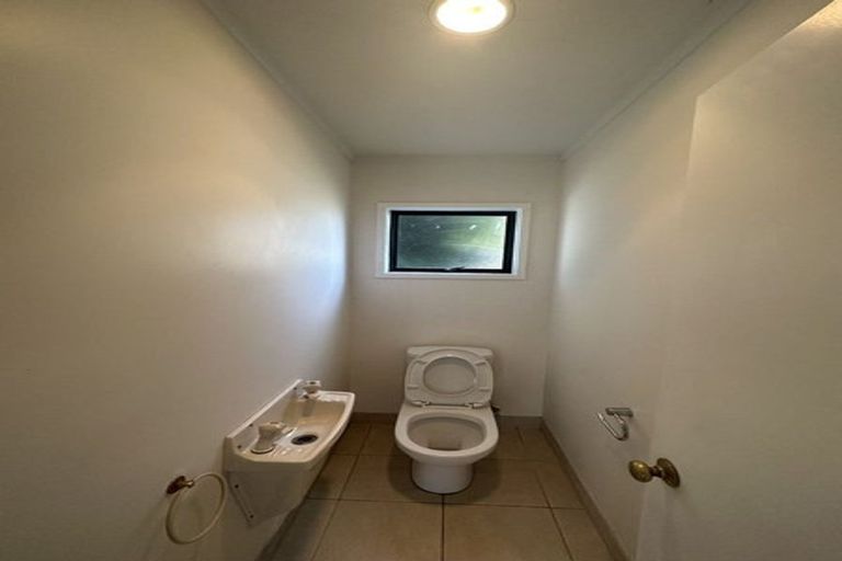 Photo of property in 2/92 Manuka Road, Glenfield, Auckland, 0629