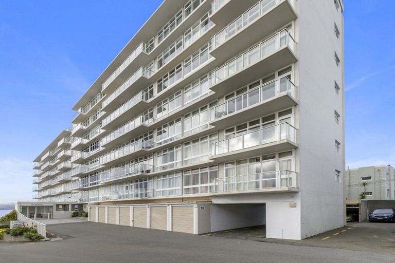 Photo of property in Gateway Apartments, 19 Maida Vale Road, Roseneath, Wellington, 6011