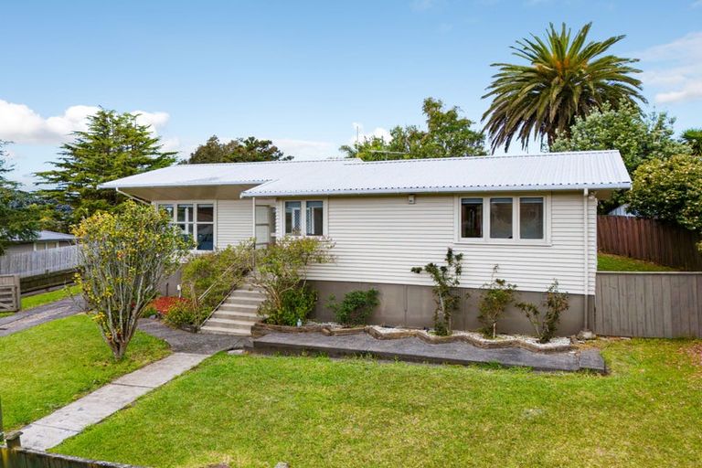 Photo of property in 23 Patts Avenue, Glendene, Auckland, 0602