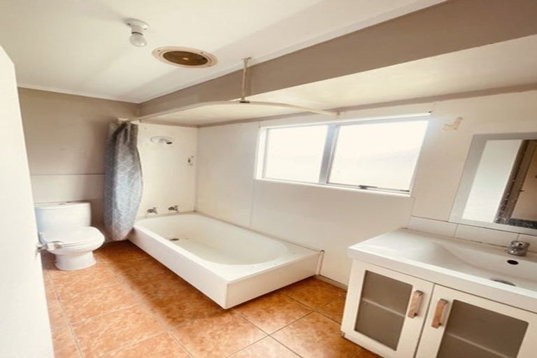 Photo of property in 16b Cedar Heights Avenue, Massey, Auckland, 0614