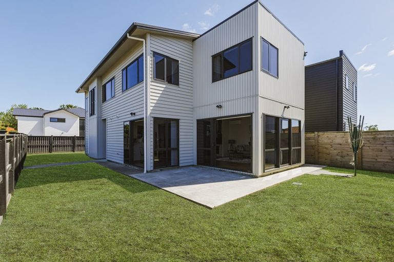 Photo of property in 6 Tapuwae Way, Mangere Bridge, Auckland, 2022