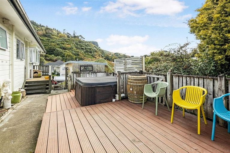 Photo of property in 47b Chester Road, Tawa, Wellington, 5028