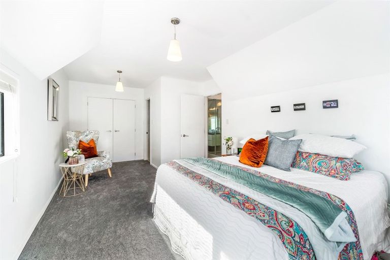 Photo of property in 10 Penguin Drive, Murrays Bay, Auckland, 0630