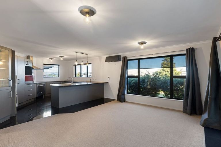 Photo of property in 6 Galea Grove, Kelvin Grove, Palmerston North, 4414