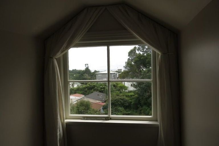 Photo of property in 5 Gilbert Street, New Plymouth, 4310