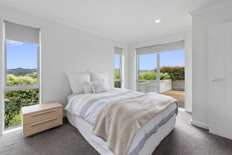 Photo of property in 156 Kittiwake Drive, Schnapper Rock, Auckland, 0632