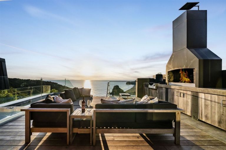 Photo of property in 81 Piha Road, Piha, New Lynn, 0772