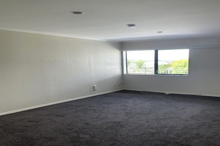 Photo of property in 17 Summerland Drive, Henderson, Auckland, 0612