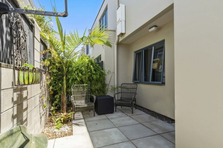 Photo of property in 2/8 Victoria Road, Mount Maunganui, 3116