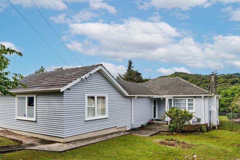 Photo of property in 9 Bledisloe Crescent, Wainuiomata, Lower Hutt, 5014