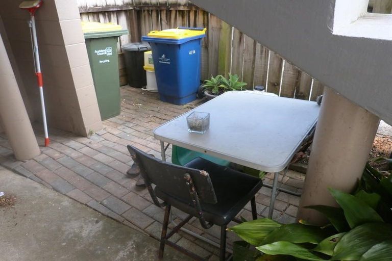 Photo of property in 1/1a Divich Avenue, Te Atatu South, Auckland, 0610