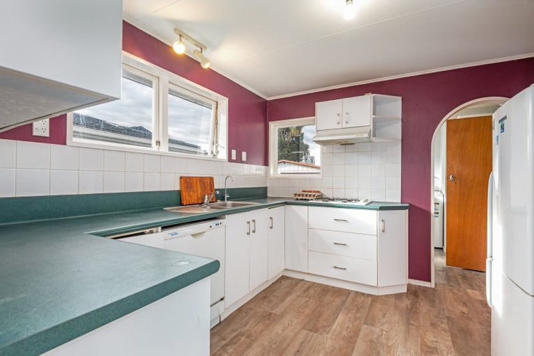 Photo of property in 22 Motuoapa Place, Kelvin Grove, Palmerston North, 4414