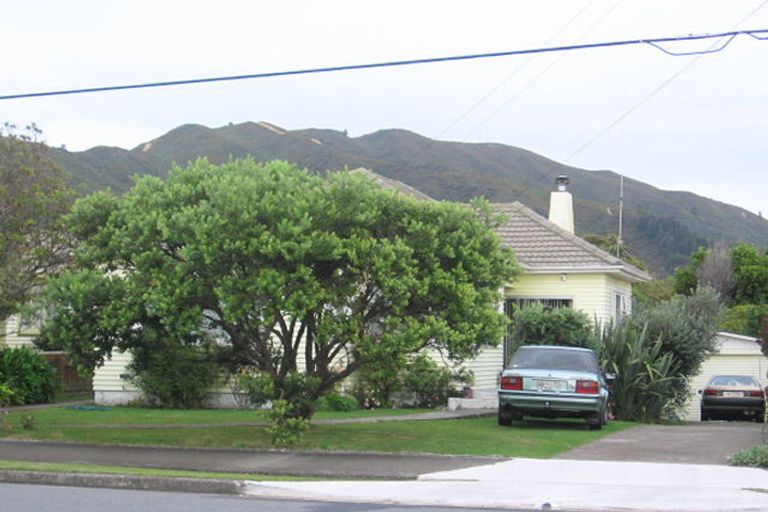 Photo of property in 40 Porutu Street, Fairfield, Lower Hutt, 5011
