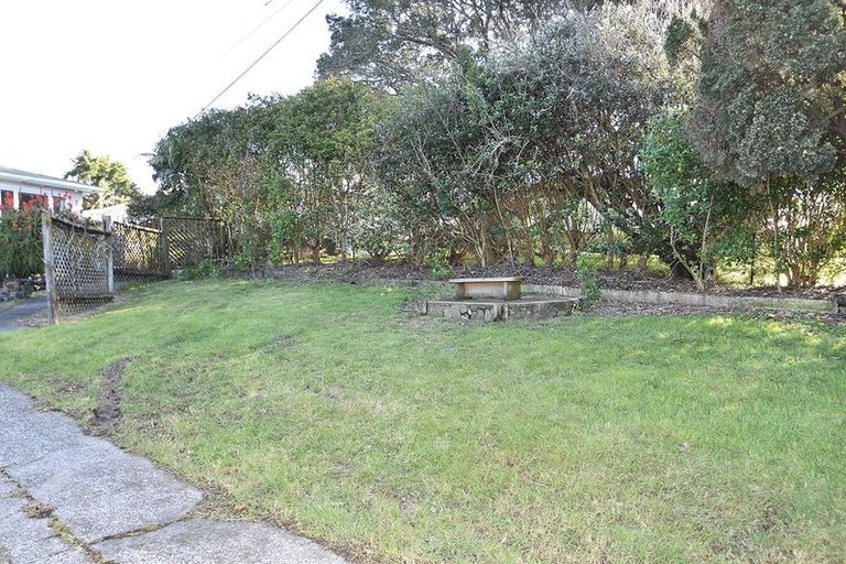 Photo of property in 52 Beaubank Road, Kelston, Auckland, 0602