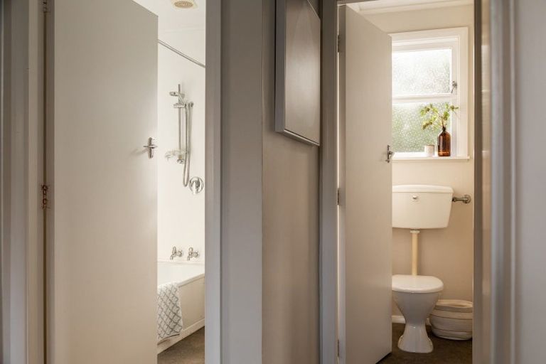 Photo of property in 2 Paparangi Crescent, Paparangi, Wellington, 6037