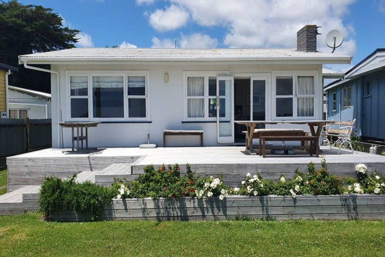 Photo of property in 13 Kawakawa Bay Coast Road, Kawakawa Bay, Papakura, 2585