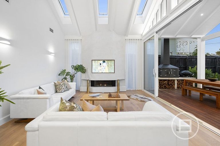 Photo of property in 15 Church Street, Northcote Point, Auckland, 0627