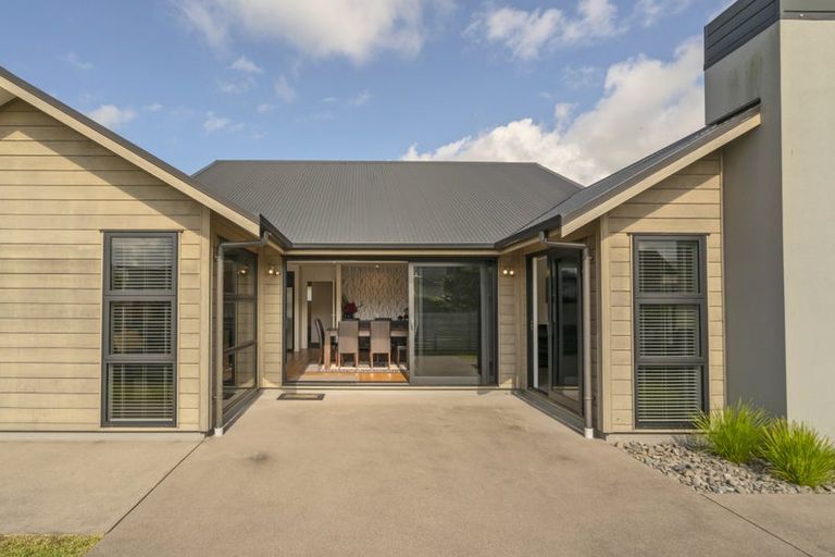 Photo of property in 10 Topping Place, Whitianga, 3510