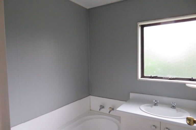 Photo of property in 2/11 Kamahi Street, Stokes Valley, Lower Hutt, 5019