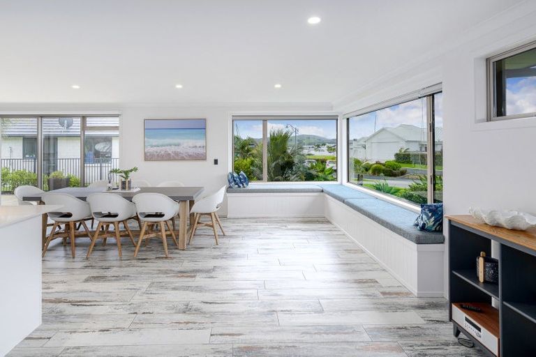 Photo of property in 15 Lady Jocelyn Place, Whitianga, 3510