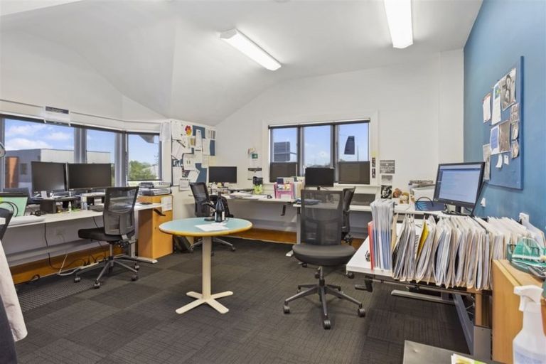 Photo of property in 4 Whitmore Street, Edgeware, Christchurch, 8013