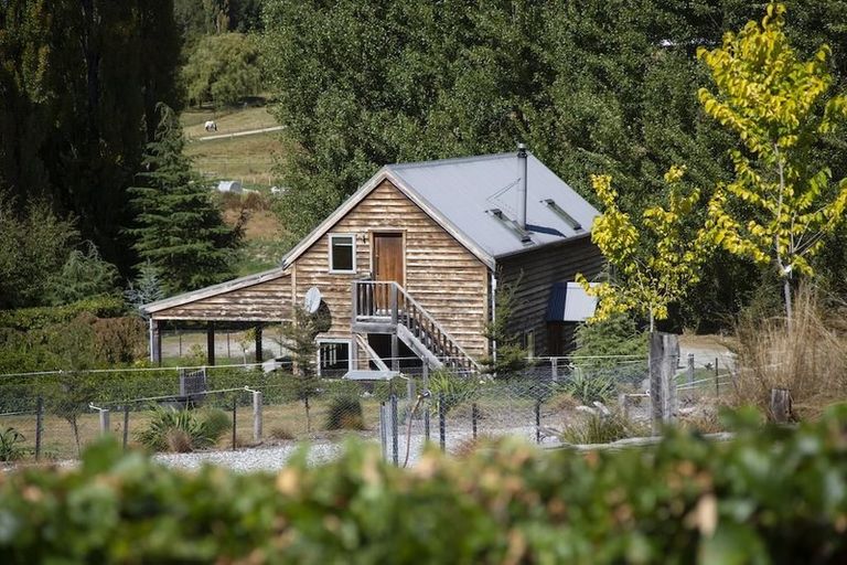 Photo of property in 34 Mountain View Road, Dalefield, Queenstown, 9371